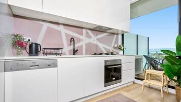 Fridge, microwave, oven, stovetop