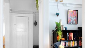 Interior - Charming 3-Bedroom Retreat by St Kilda Gardens (St Kilda)