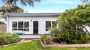 Exterior - Rosebud Beachfront Haven Coastal Bliss Five (Capel Sound)