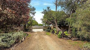 Property grounds - Rosebud Beachfront Haven Coastal Bliss Five (Capel Sound)