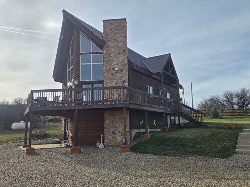 Spacious 5-bedroom lodge in awesome Craig with WiFi, AC