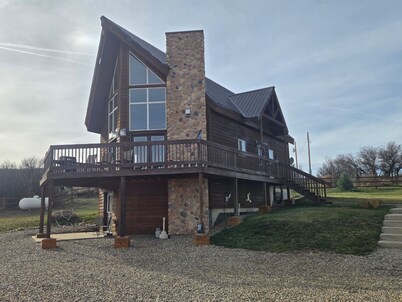 Spacious 5-bedroom lodge in awesome Craig with WiFi, AC