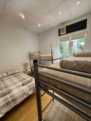 Room, Courtyard View | Down duvets, free WiFi