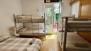 Room, Courtyard View | Down comforters, free WiFi