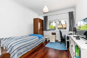 4 Schlafzimmer, Bügeleisen/Bügelbrett, Internetzugang, Bettwäsche