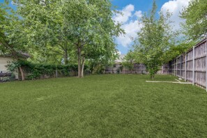 Property grounds - Timeless 1915 Craftsman Retreat – Vintage Charm with Modern Comfort (Sherman)