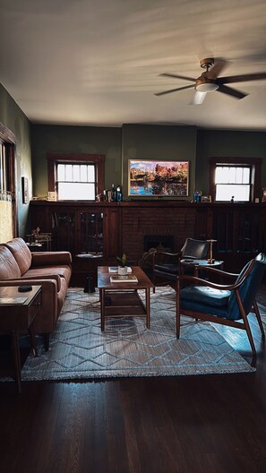 Una Smart TV, una biblioteca de música