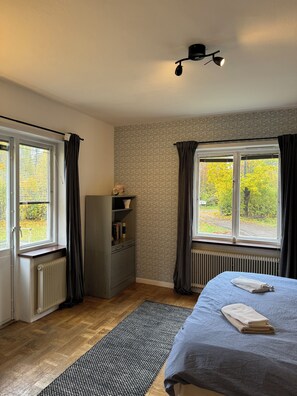 3 slaapkamers, een bureau, een strijkplank/strijkijzer, gratis wifi