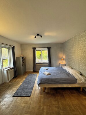 3 chambres, bureau, fer et planche Ă repasser, accĂšs au Wi-Fi (inclus)