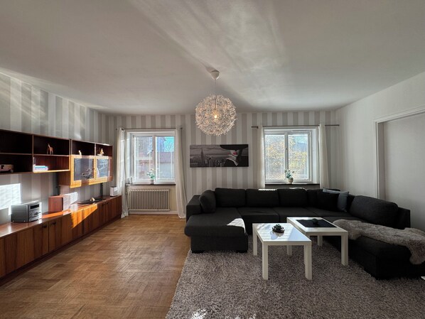 Smart TV, DVD player, books, music library