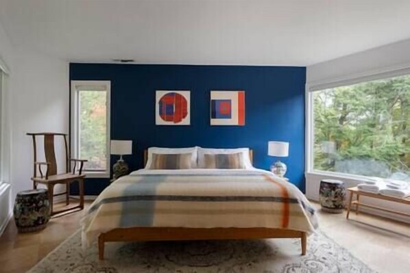 4 habitaciones, tabla de planchar con plancha, internet y ropa de cama 