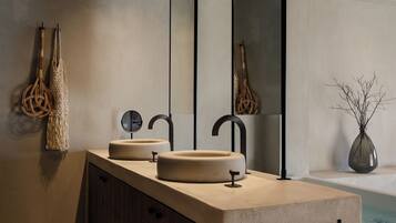 ラグジュアリー スタジオスイート | 高級寝具、セーフティボックス (室内)、遮光カーテン、防音設備