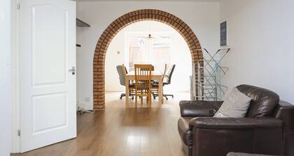 Room in Guest Room - Big Size Double Room Coventry