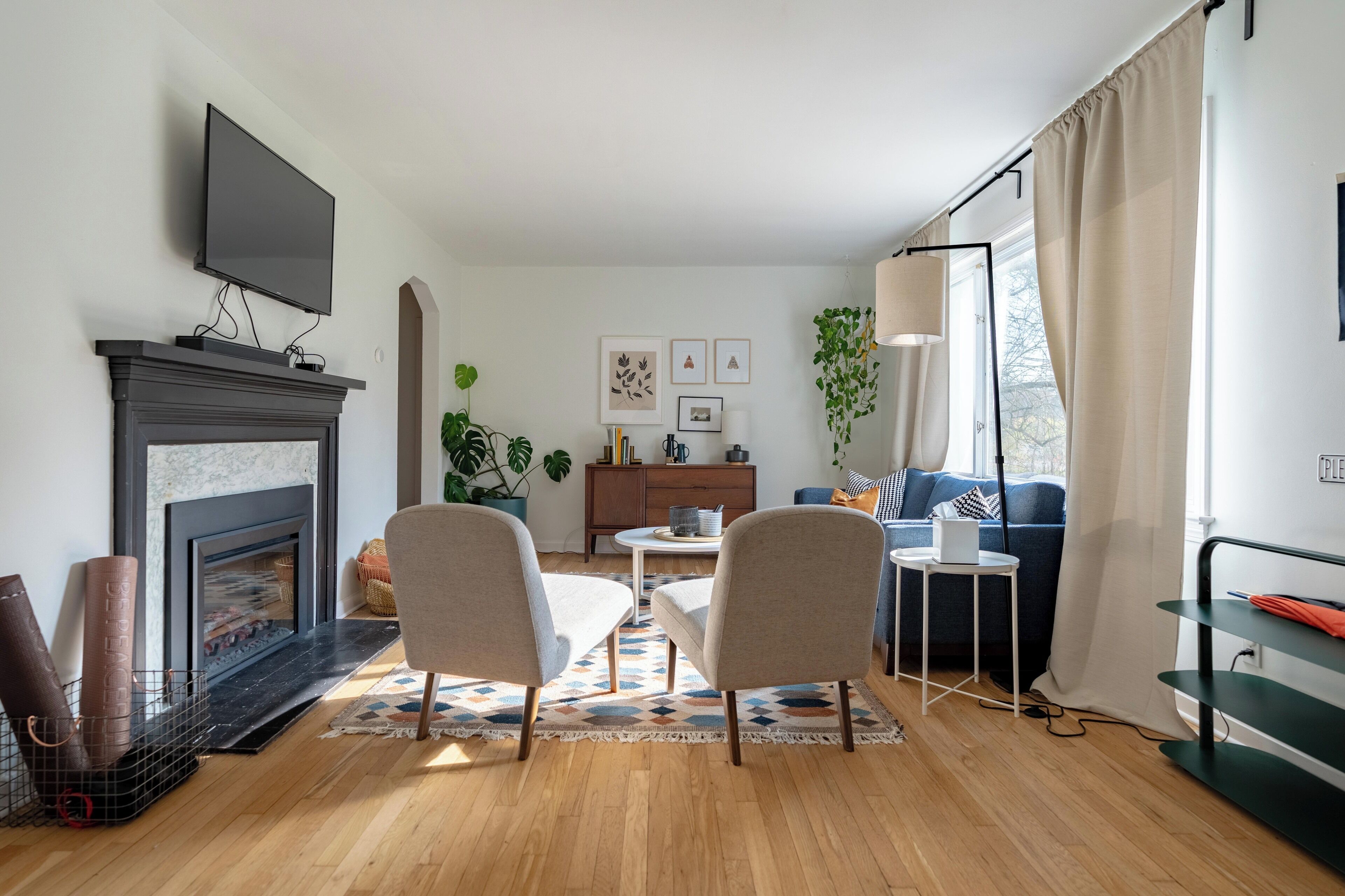 Smart-TV, peis og bøker