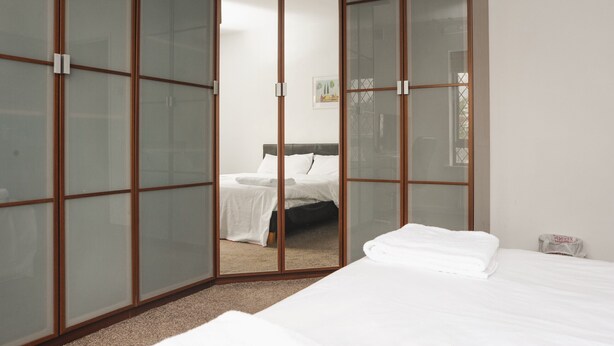 Slaapzaal, 1 slaapkamer, uitzicht op de stad | Interieur