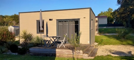 Outdoor dining. Les Logis de la Seugne
