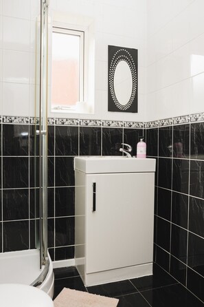 Shared Dormitory, 1 Bedroom, City View | Bathroom