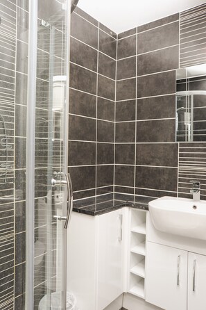 Shared Dormitory, 1 Bedroom, City View | Bathroom