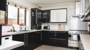 Slaapzaal, 1 slaapkamer, uitzicht op de stad | Interieur