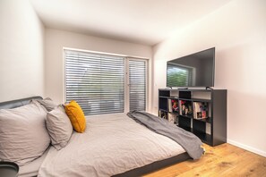 1 bedroom, in-room safe, desk, free WiFi