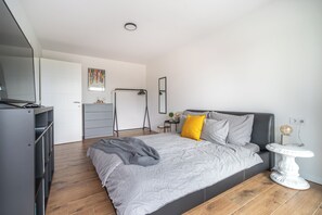 1 chambre, coffres-forts dans les chambres, bureau, Wi-Fi gratuit