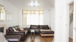 Interior - Room in Guest Room - Bright Room in Coventry (Coventry)