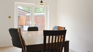 Interior - Room in Guest Room - Bright Room in Coventry (Coventry)