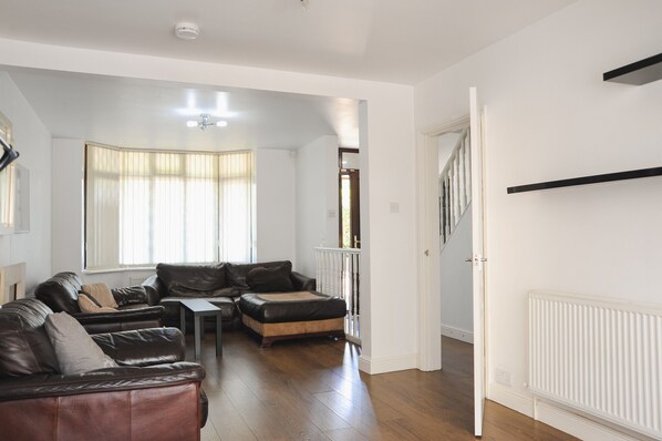 Slaapzaal, 1 slaapkamer, uitzicht op de stad | Interieur