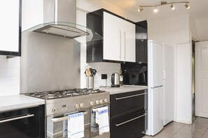 Shared Dormitory, 1 Bedroom, City View | Interior - Room in Guest Room - Large Bright Room in Coventry (Coventry)