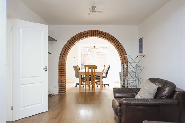 Shared Dormitory, 1 Bedroom, City View | Interior - Room in Guest Room - Large Bright Room in Coventry (Coventry)