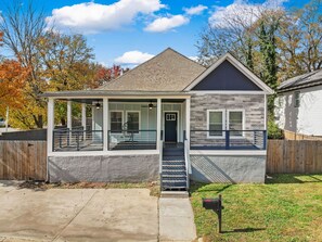 Exterior - Modern Oasis with Chic Interiors (Atlanta)