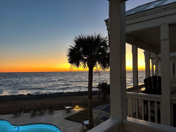 Property grounds - Coastline Cottage with Breathtaking Ocean Views On Fripp Island Wi-Fi, Golf Cart (Saint Helena Island)