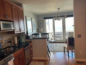 Fridge, microwave, oven, stovetop - Coastline Cottage with Breathtaking Ocean Views On Fripp Island Wi-Fi, Golf Cart (Saint Helena Island)