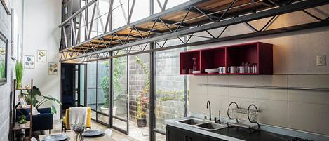 Lemari es dan microwave