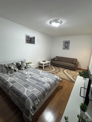 1 habitación, tabla de planchar con plancha, wifi gratis y ropa de cama 