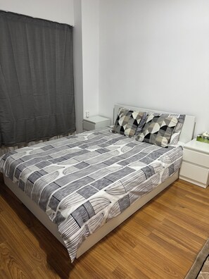 1 habitación, tabla de planchar con plancha, wifi gratis y ropa de cama 