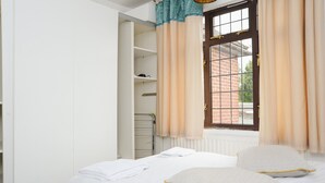 Shared Dormitory, 1 Bedroom, City View | 1 bedroom - Room in Guest Room - Beautiful Big Room in Coventry (Coventry)