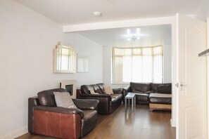 Shared Dormitory, 1 Bedroom, City View | Interior - Room in Guest Room - Beautiful Big Room in Coventry (Coventry)
