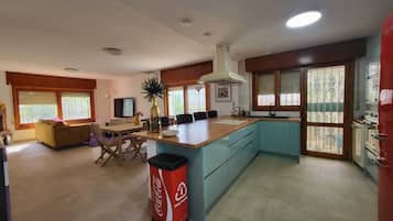 Micro-ondes, four, plaque de cuisson, lave-vaisselle