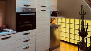 茶具/咖啡用具、冰箱、微波炉、烤箱