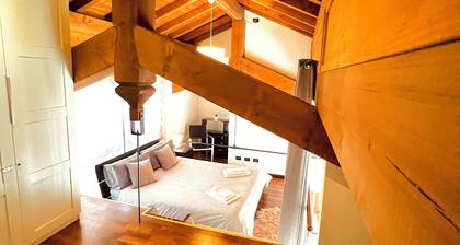 Wolves Loft 260m from the Dome/ Street Parking