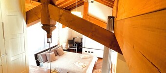 Wolves Loft 260m from the Dome/ Street Parking