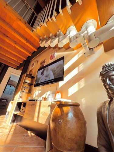 Wolves Loft 260m from the Dome/ Street Parking