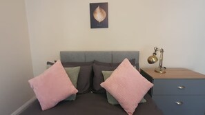 Shared Dormitory, 1 Bedroom, City View | Interior - Room in Guest Room - Single Room in Coventry (Coventry)