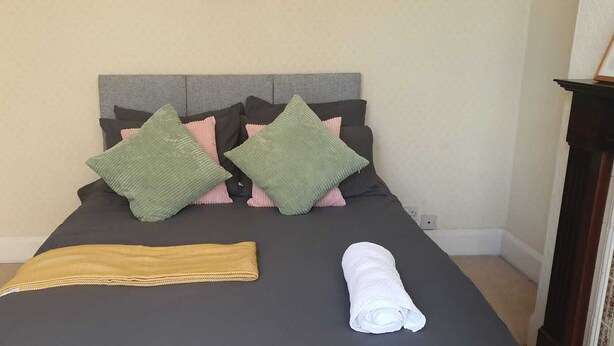 Unclassified image, 1 of 12, button - Room in Guest Room - Nice Double Room in Coventry (Coventry)