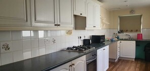 Interior - Room in Guest Room - Comfortable Room in Coventry (Coventry)