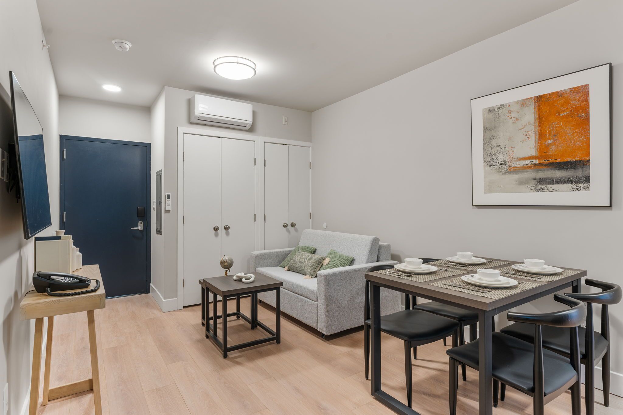 Comfort Suite, 2 Bedrooms, Non Smoking, Kitchen | Living area | 47-inch Smart TV with cable channels