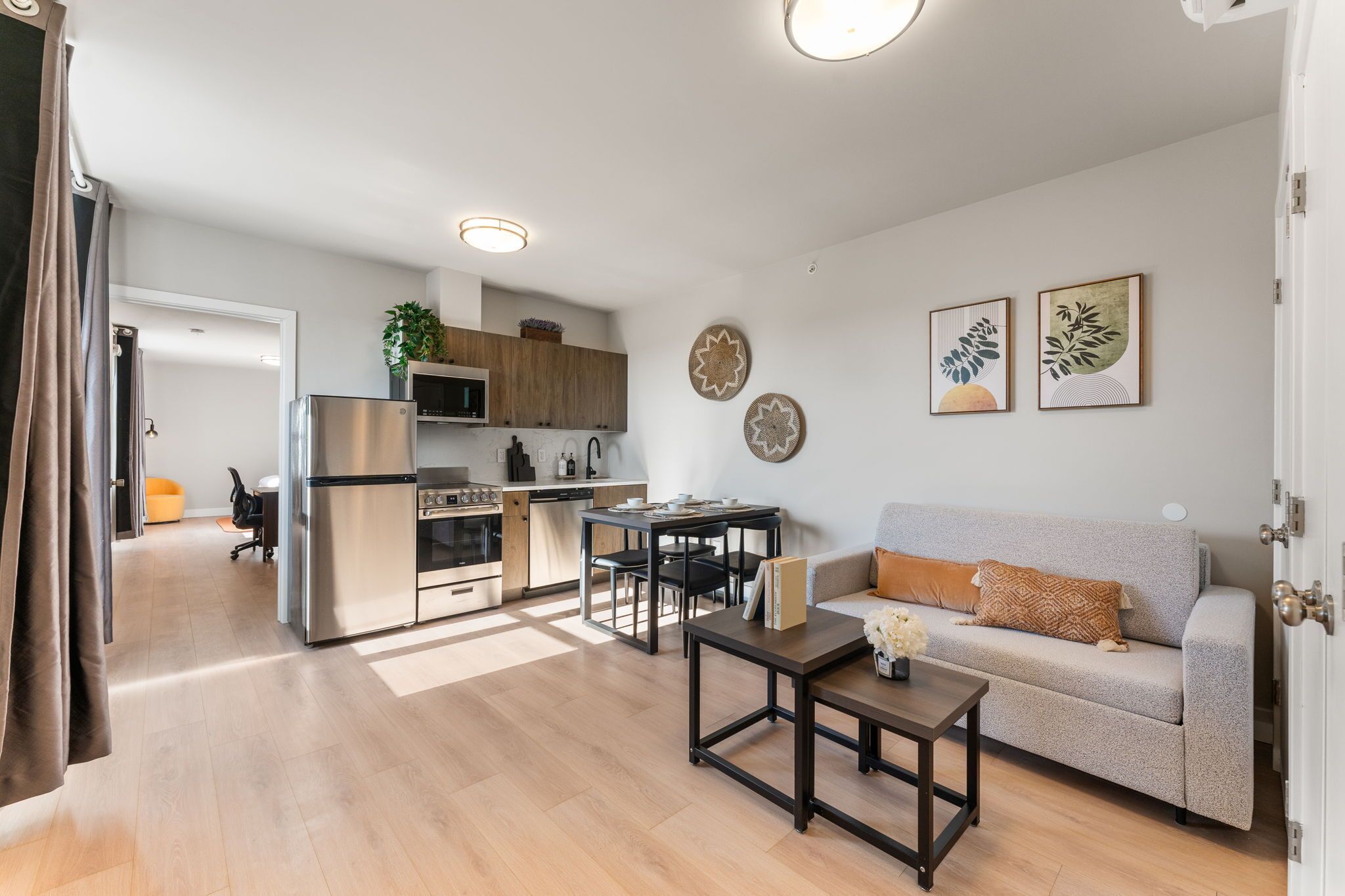 Sviitti, 1 suuri parisänky ja vuodesohva, tupakointi kielletty, keittiö | Oleskelualue | 47–tuumainen äly-TV, jossa kaapelikanavat