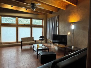 Smart TV - Charming 1.5 Bedrooms, 1600 sq. Ft Guest House Views/Yard W/D High Ceilings  (Santa Fe)