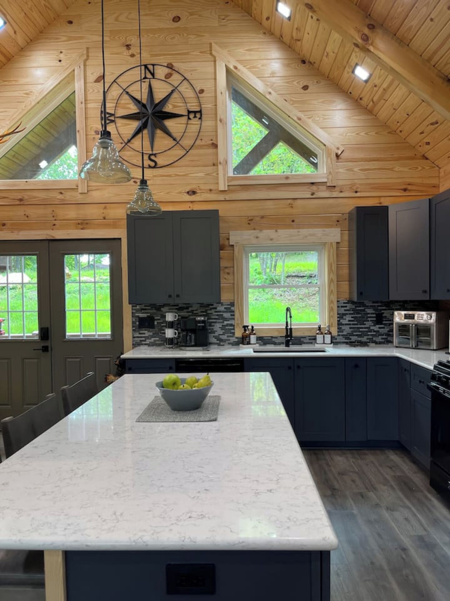 Una taula de menjador 